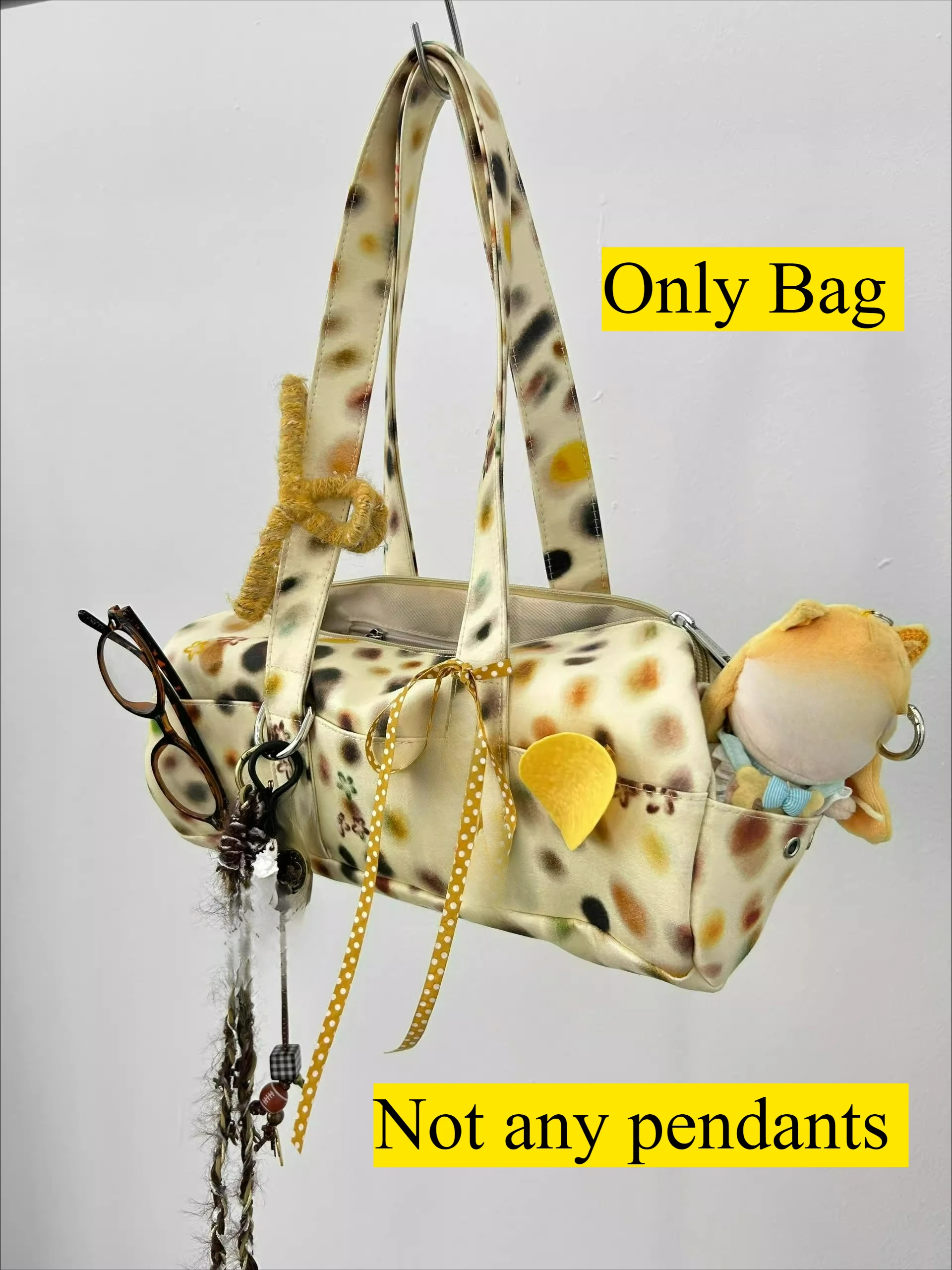 2025 Summer New Korean Colored Polka Dot Single Shoulder Bag Women's Cylindrical Versatile Fashionable Commuting Bags
2025 Summer New Korean Colored Polka Dot Single Shoulder Bag Women's Cylindrical Versatile Fashionable Commuting Bags