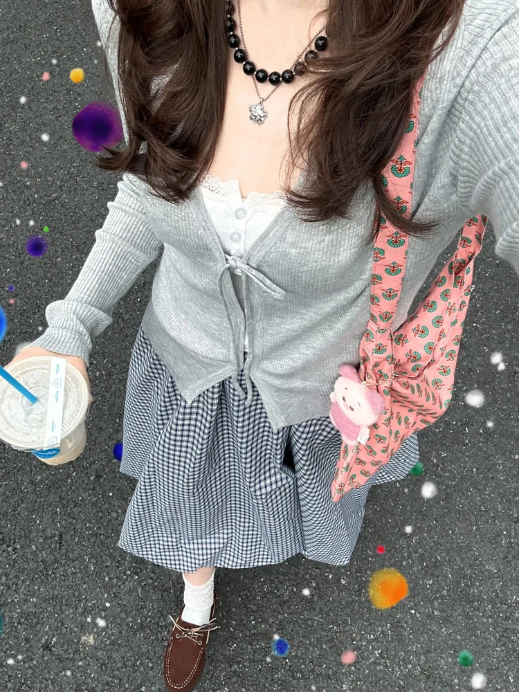 Gray Knitted Belted Open Cardigan And Plaid Skirt Two-Piece Set for Women Gentle Style Early Autumn Korean Style Girls
Gray Knitted Belted Open Cardigan And Plaid Skirt Two-Piece Set for Women Gentle Style Early Autumn Korean Style Girls