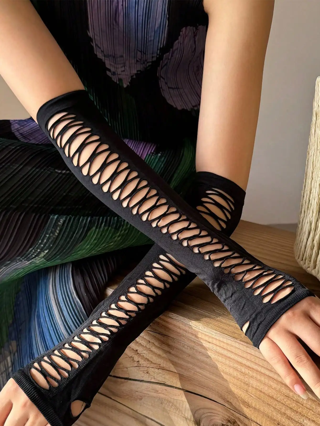 1 Pair Women Vintage Distressed Fingerless Arm Warmers, Sexy Dark Style For Clubbing, Party, Halloween, Suitable For Daily Use
1 Pair Women Vintage Distressed Fingerless Arm Warmers, Sexy Dark Style For Clubbing, Party, Halloween, Suitable For Daily Use