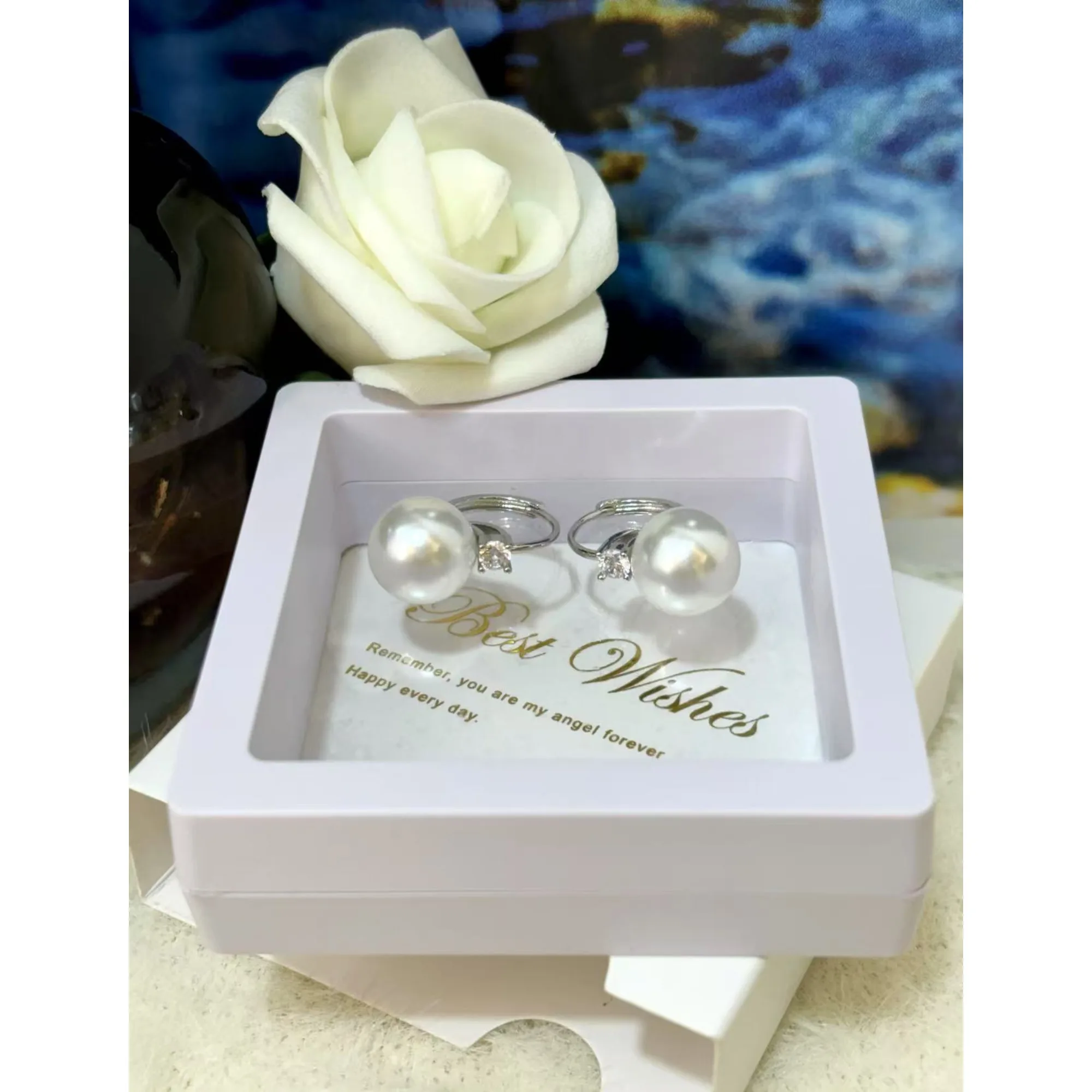 YILEI inlaid imitation pearl earrings fashionable and elegant temperament earrings women's exquisite jewelry gift box
YILEI inlaid imitation pearl earrings fashionable and elegant temperament earrings women's exquisite jewelry gift box