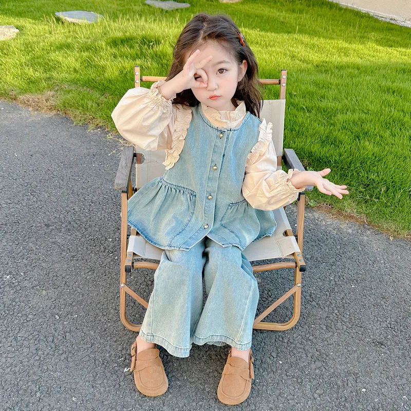 Baby girl Korean style denim lace three-piece set2025autumn New Girl' fashion vest wide-leg pants suit
Baby girl Korean style denim lace three-piece set2025autumn New Girl' fashion vest wide-leg pants suit