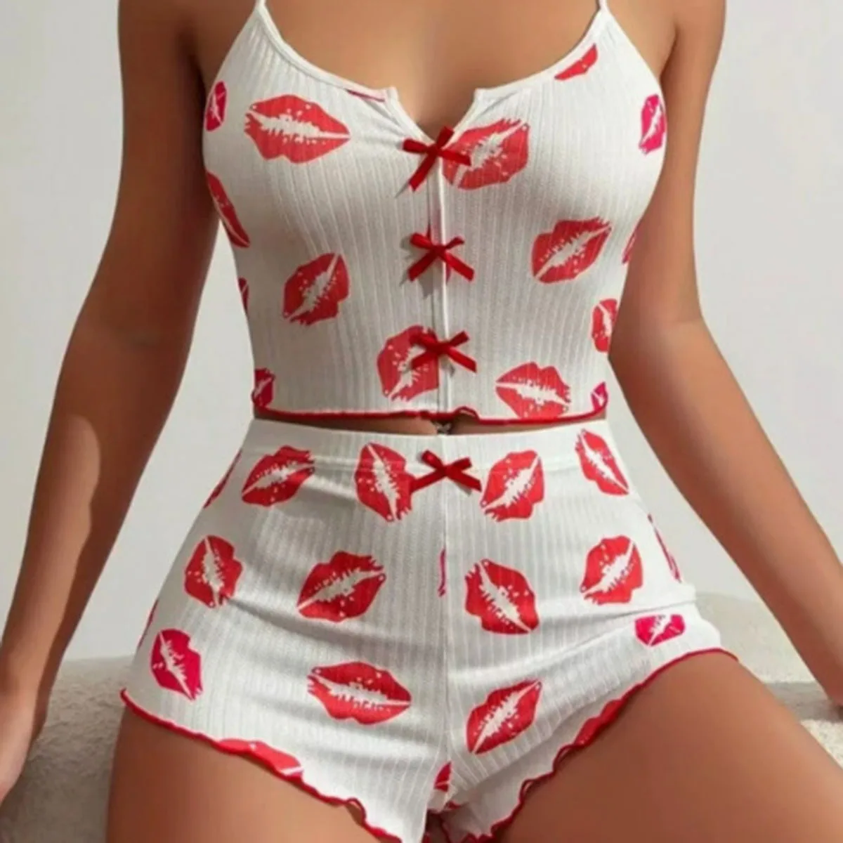 Sexy Heart Print Pajama Set for Women Sleepwear Silk Stain V-Neck Sleeveless Casual Cami Top and Shorts Sets Loungewear
Sexy Heart Print Pajama Set for Women Sleepwear Silk Stain V-Neck Sleeveless Casual Cami Top and Shorts Sets Loungewear