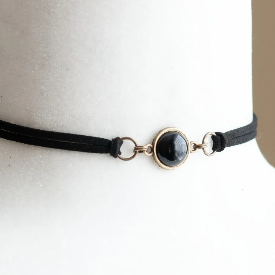 New 1Pcs Black faux velvet necklace inlaid with cat's eye black crystal, fashionable and environmentally friendly jewelry
New 1Pcs Black faux velvet necklace inlaid with cat's eye black crystal, fashionable and environmentally friendly jewelry