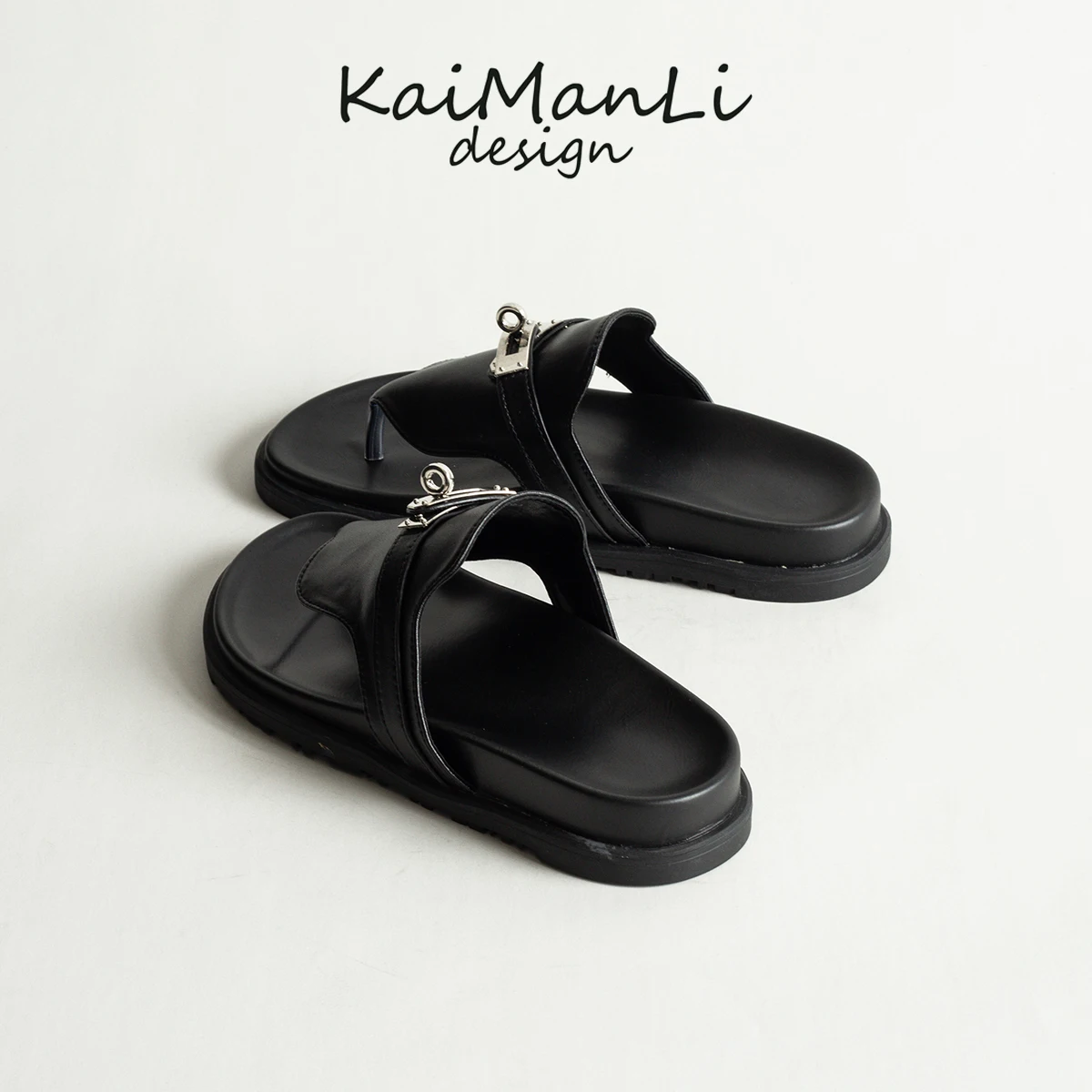 Black Thick Heel Thong Sandals Women Summer 2025 New Outdoor Wear Genuine Leather Flat Bottom Beach Coast Cool Slippers
Black Thick Heel Thong Sandals Women Summer 2025 New Outdoor Wear Genuine Leather Flat Bottom Beach Coast Cool Slippers