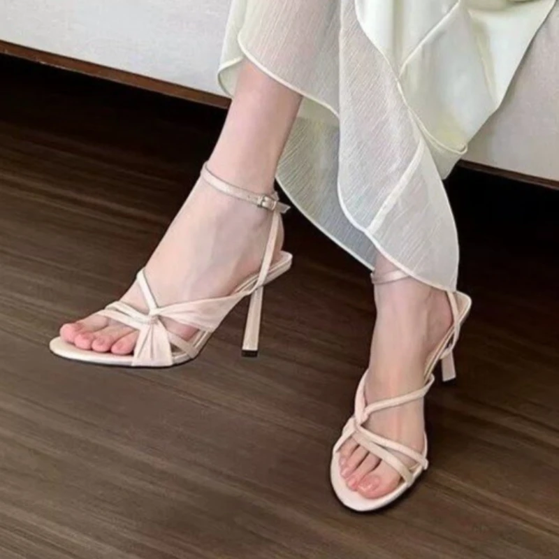 High-quality Ribbon High Heels 2026 New Dress Single-line Buckle Thin High-heeled Sandals French Open-toe Hollow Women's Shoes
High-quality Ribbon High Heels 2026 New Dress Single-line Buckle Thin High-heeled Sandals French Open-toe Hollow Women's Shoes