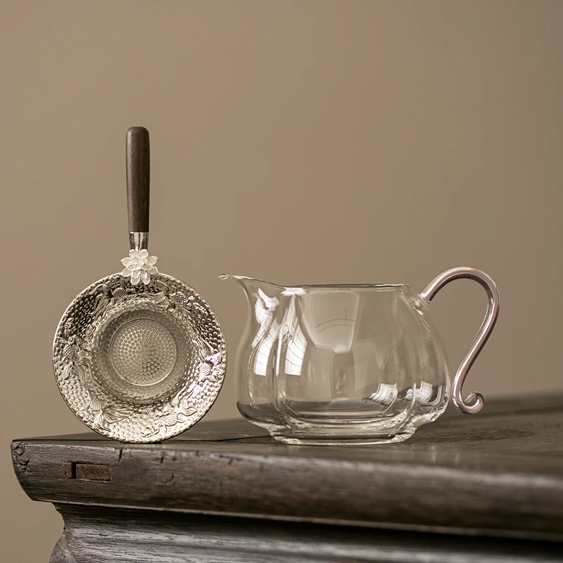 Chinese Transparent Glass Fair Cup Teacup Solid Wood Handle Tea Strainers Tea Water Separation Tools Tea Set Accessories
Chinese Transparent Glass Fair Cup Teacup Solid Wood Handle Tea Strainers Tea Water Separation Tools Tea Set Accessories