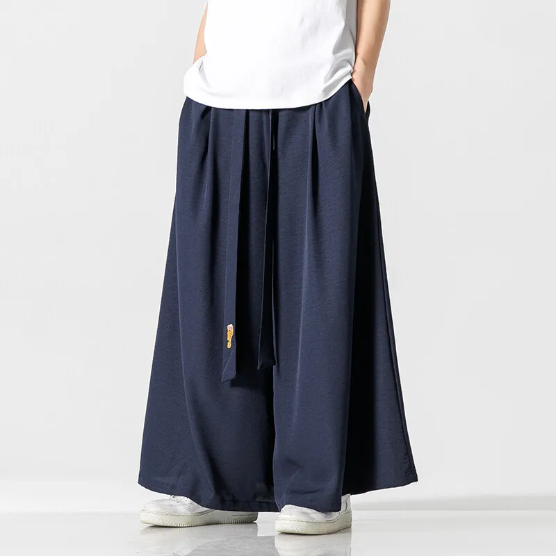Новые летние длинные брюки с вышивкой в китайском стиле Hanfu, мужские широкие брюки больших размеров
Новые летние длинные брюки с вышивкой в китайском стиле Hanfu, мужские широкие брюки больших размеров