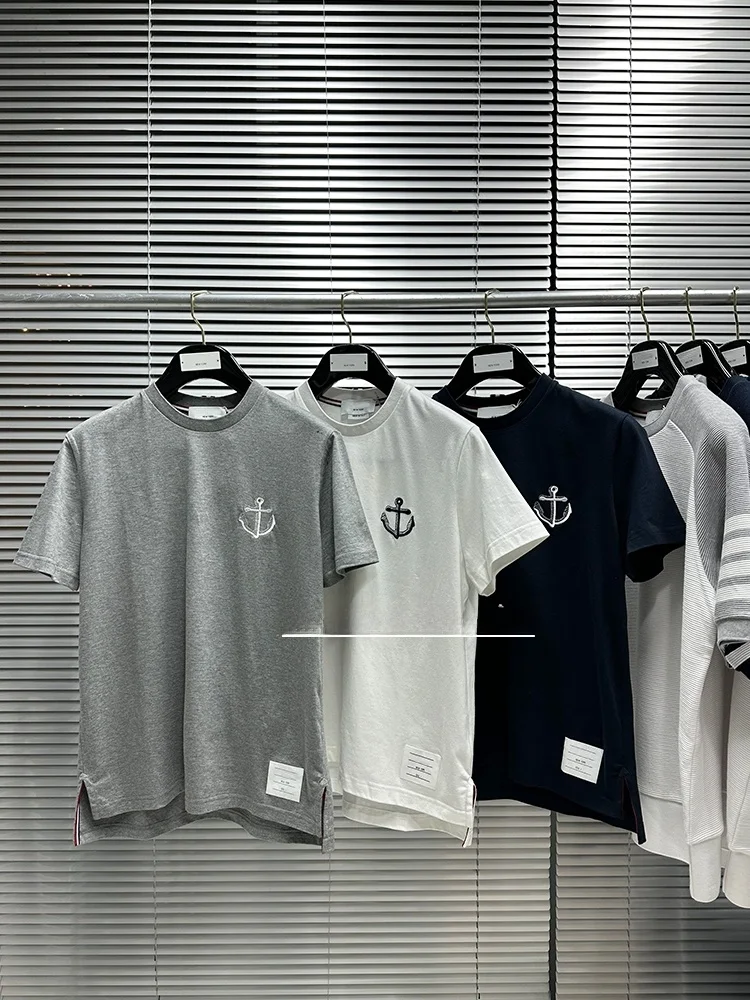 23SS ip Anchor Embroidery Pure Cotton Color round Ne ort Sve T-irt Casual Oversize Trendy ex T-irt
23SS ip Anchor Embroidery Pure Cotton Color round Ne ort Sve T-irt Casual Oversize Trendy ex T-irt