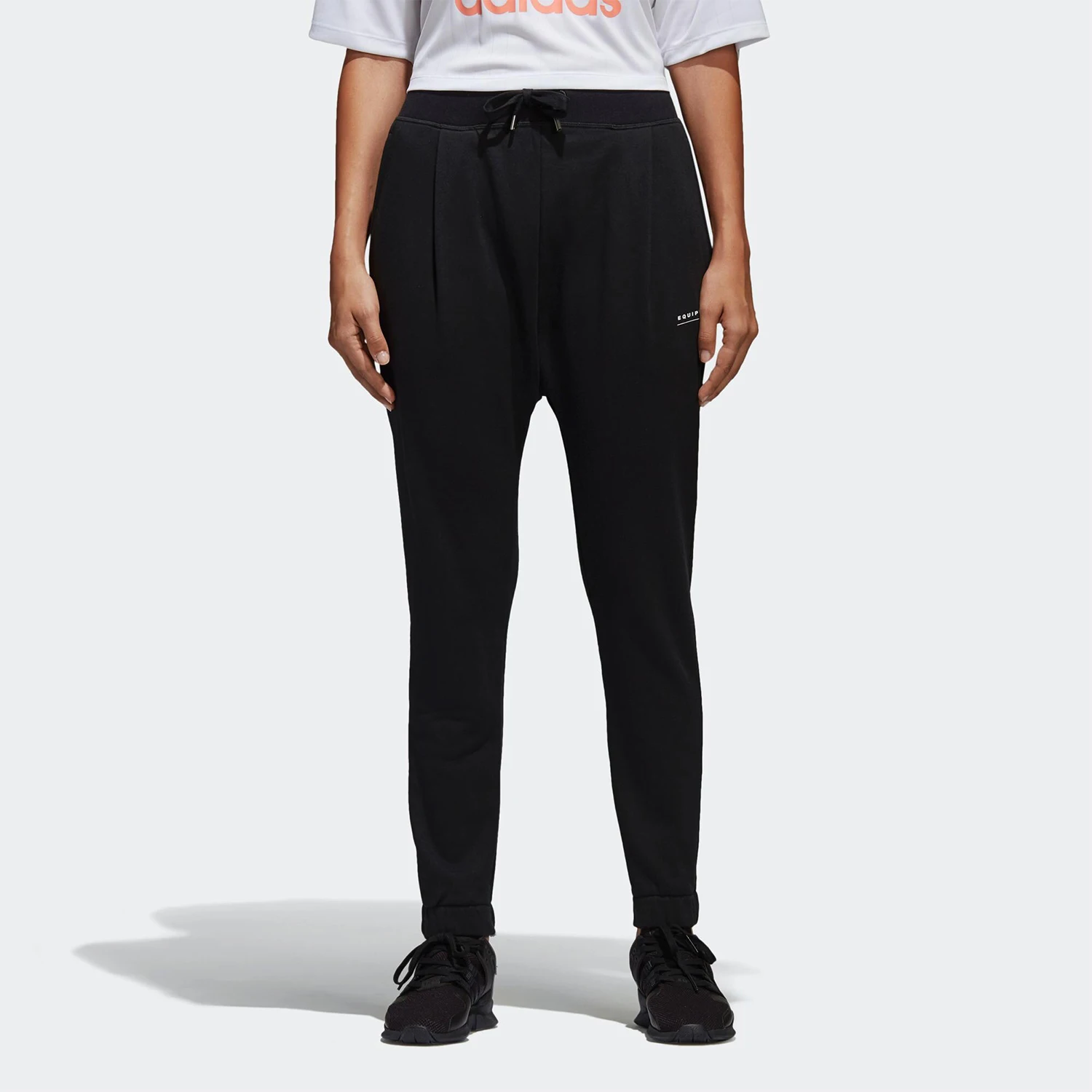 Женские спортивные повседневные брюки Adidas Authentic Trefoil New Season длиной до щиколотки CD6884
Женские спортивные повседневные брюки Adidas Authentic Trefoil New Season длиной до щиколотки CD6884