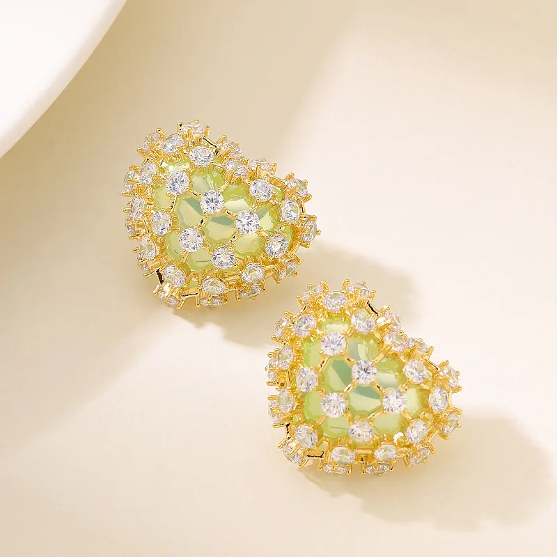 Fashionable, exquisite and simple, super flashy, small diamonds, love pearl earrings, light luxury earrings, commuter earrings
Fashionable, exquisite and simple, super flashy, small diamonds, love pearl earrings, light luxury earrings, commuter earrings