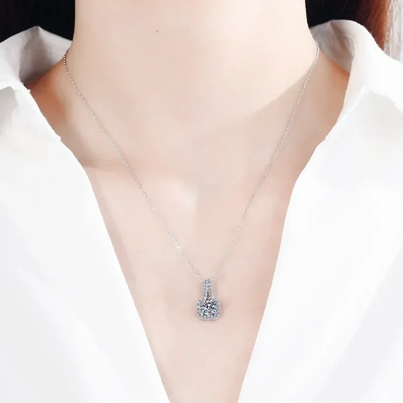 Platinum PT950 Luxury GRA Certified 0.5/1/2CT Moissanite Diamond Pendant Square Gemstone Necklace for Women Wedding Fine Jewelry
Platinum PT950 Luxury GRA Certified 0.5/1/2CT Moissanite Diamond Pendant Square Gemstone Necklace for Women Wedding Fine Jewelry