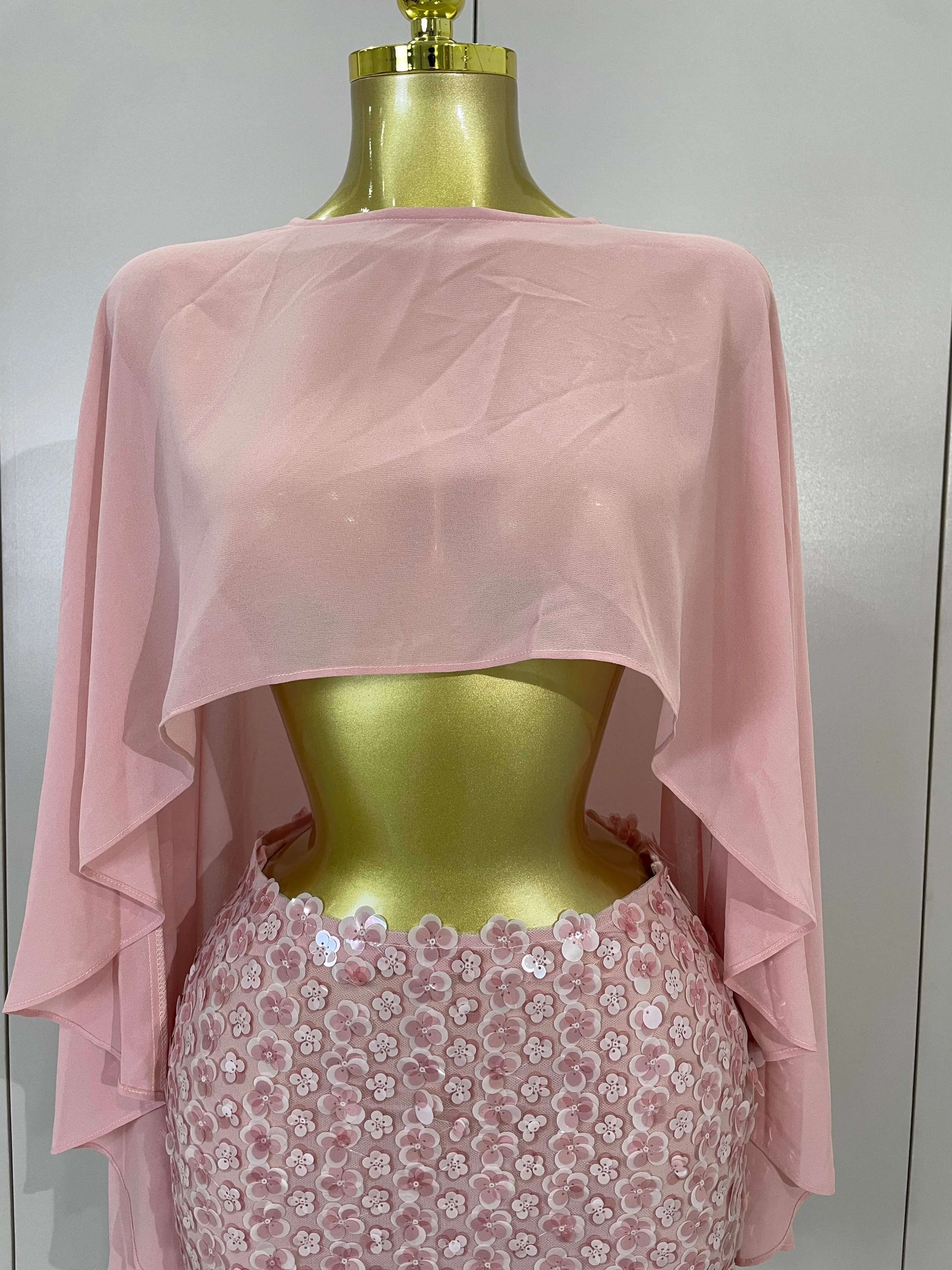 Sexy Sparkly Sequin Flower Cloak See Through Two Piece Set Women Evening Party Birthday Photo Shoot Dress Singer Stage Costume
Sexy Sparkly Sequin Flower Cloak See Through Two Piece Set Women Evening Party Birthday Photo Shoot Dress Singer Stage Costume