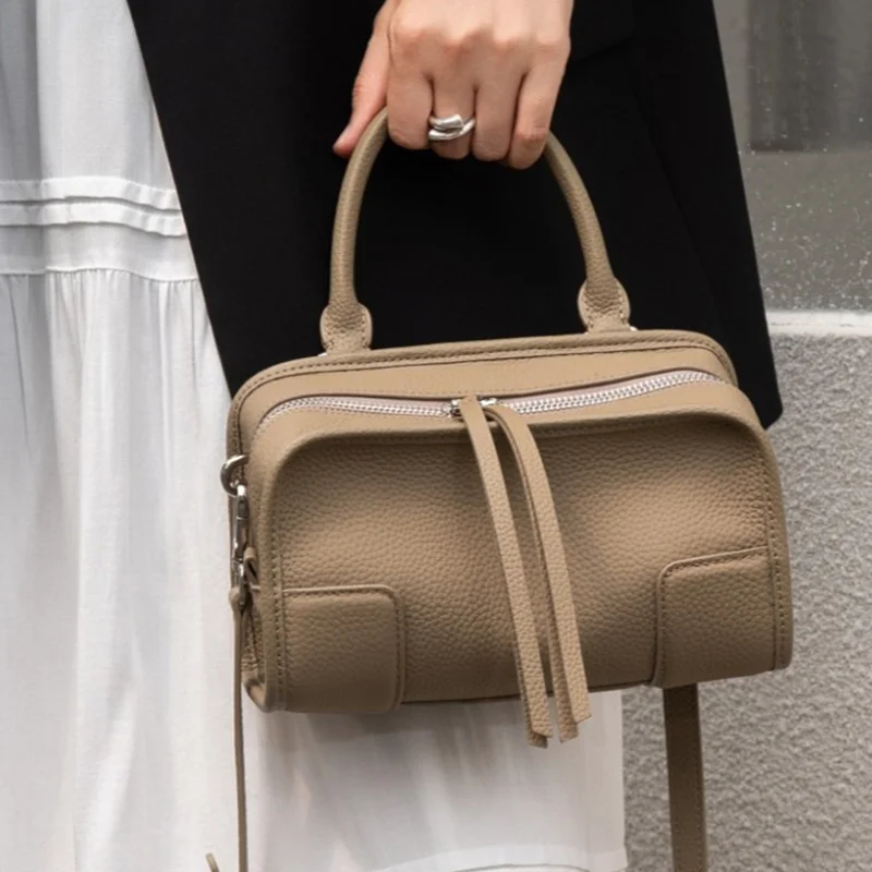Luxury Lychee Pattern Leather Shoulder Bag High Quality Soft Boston Handbag Women's Niche Solid Color Simple Crossbody Bag
Luxury Lychee Pattern Leather Shoulder Bag High Quality Soft Boston Handbag Women's Niche Solid Color Simple Crossbody Bag