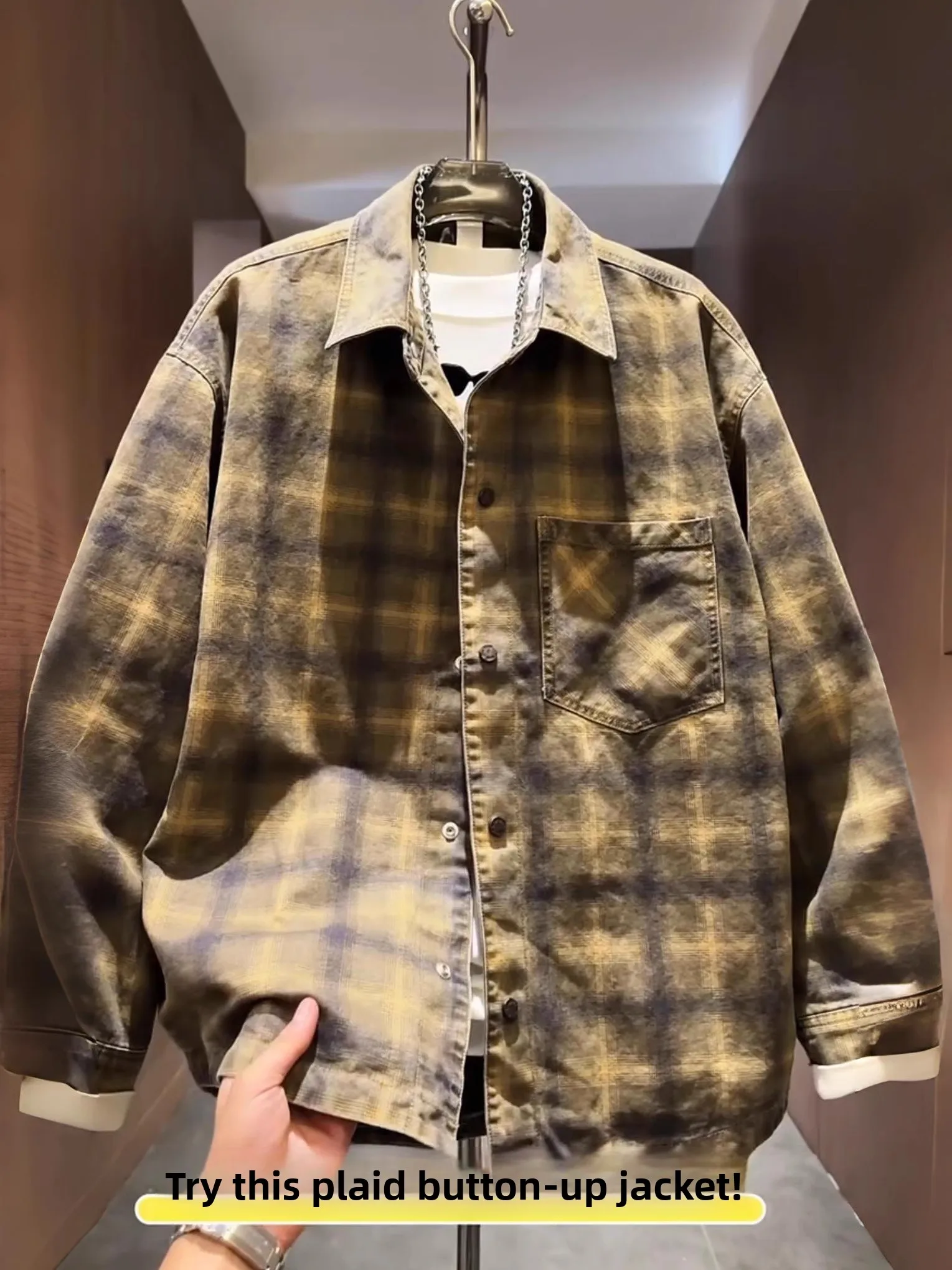 Fall Faion Plaid Denim irt Jaet Loose Fit Casual Turn-down Collar Men's Luxury Versatile Leisure Sle Outerwear Coat
Fall Faion Plaid Denim irt Jaet Loose Fit Casual Turn-down Collar Men's Luxury Versatile Leisure Sle Outerwear Coat