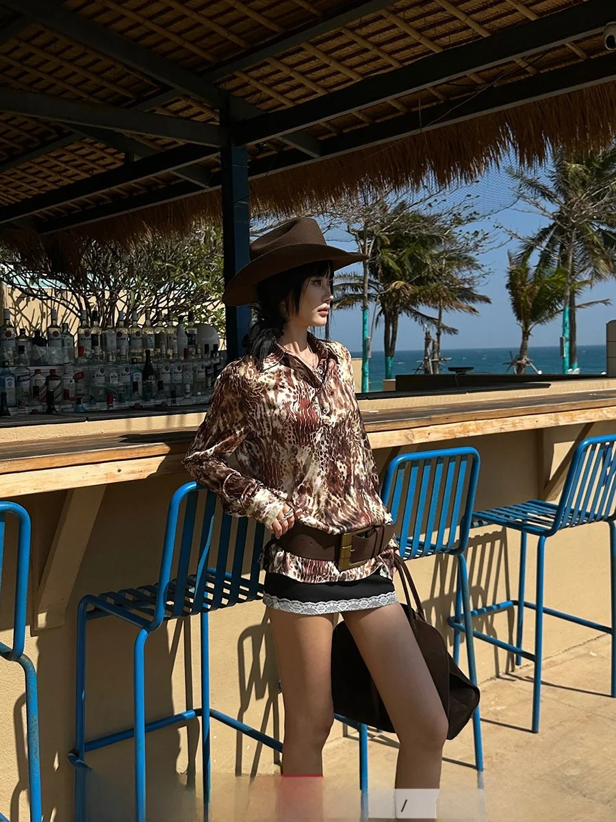 Venuii Leopard Print Satin Long Sleeve Women's Shirt Loose Fit Classic Style Slimming Half Open Button down Collar Top
Venuii Leopard Print Satin Long Sleeve Women's Shirt Loose Fit Classic Style Slimming Half Open Button down Collar Top