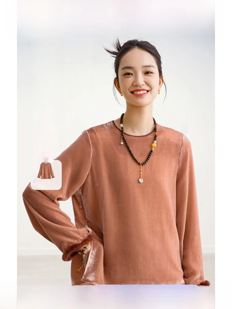 ROCO New Chinese Style National Trend 100% Silk Velvet Real Fur round Neck Swan Velvet Shirt Top Women's Fashion
ROCO New Chinese Style National Trend 100% Silk Velvet Real Fur round Neck Swan Velvet Shirt Top Women's Fashion