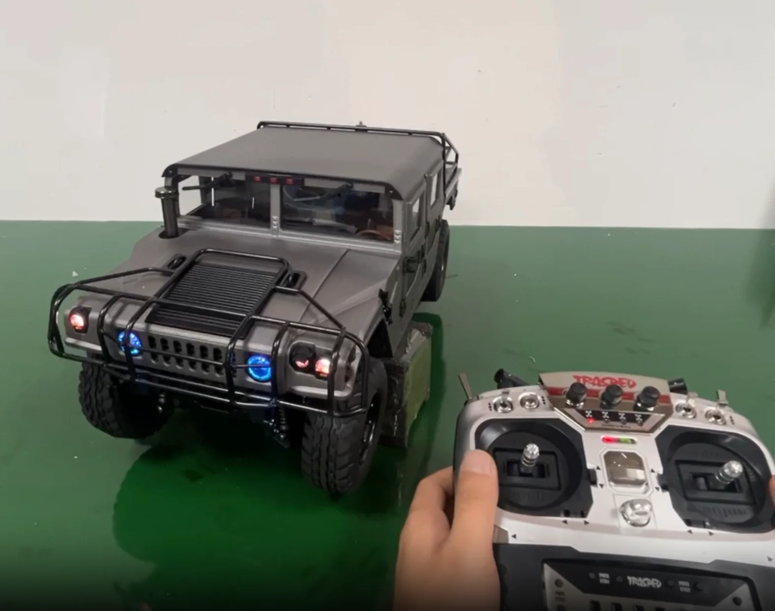 In Stock 1/10 HG 4*4 U.S Civilian P415 RC Car Servo ESC Motor Radio Model Remote Control Cars Vehicle Hobby Toys for Boys
In Stock 1/10 HG 4*4 U.S Civilian P415 RC Car Servo ESC Motor Radio Model Remote Control Cars Vehicle Hobby Toys for Boys
