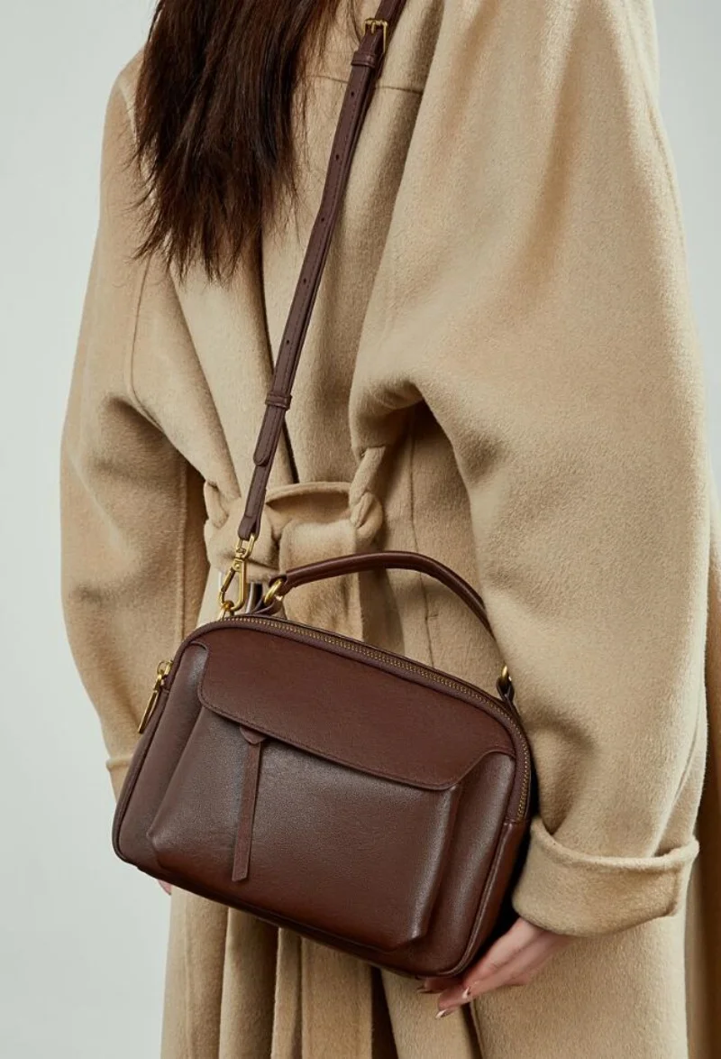 Genuine Leather Retro Shoulder Bag for Women - Vegetable Tanned Cowhide Crossbody Bag, Casual Commute Small Square Handbag
Genuine Leather Retro Shoulder Bag for Women - Vegetable Tanned Cowhide Crossbody Bag, Casual Commute Small Square Handbag