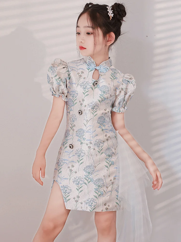 Весенний костюм Тан для девочек, улучшенный национальный тренд Cheongsam2025Новая детская модель для показа мод, тайваньское модное представление
Весенний костюм Тан для девочек, улучшенный национальный тренд Cheongsam2025Новая детская модель для показа мод, тайваньское модное представление