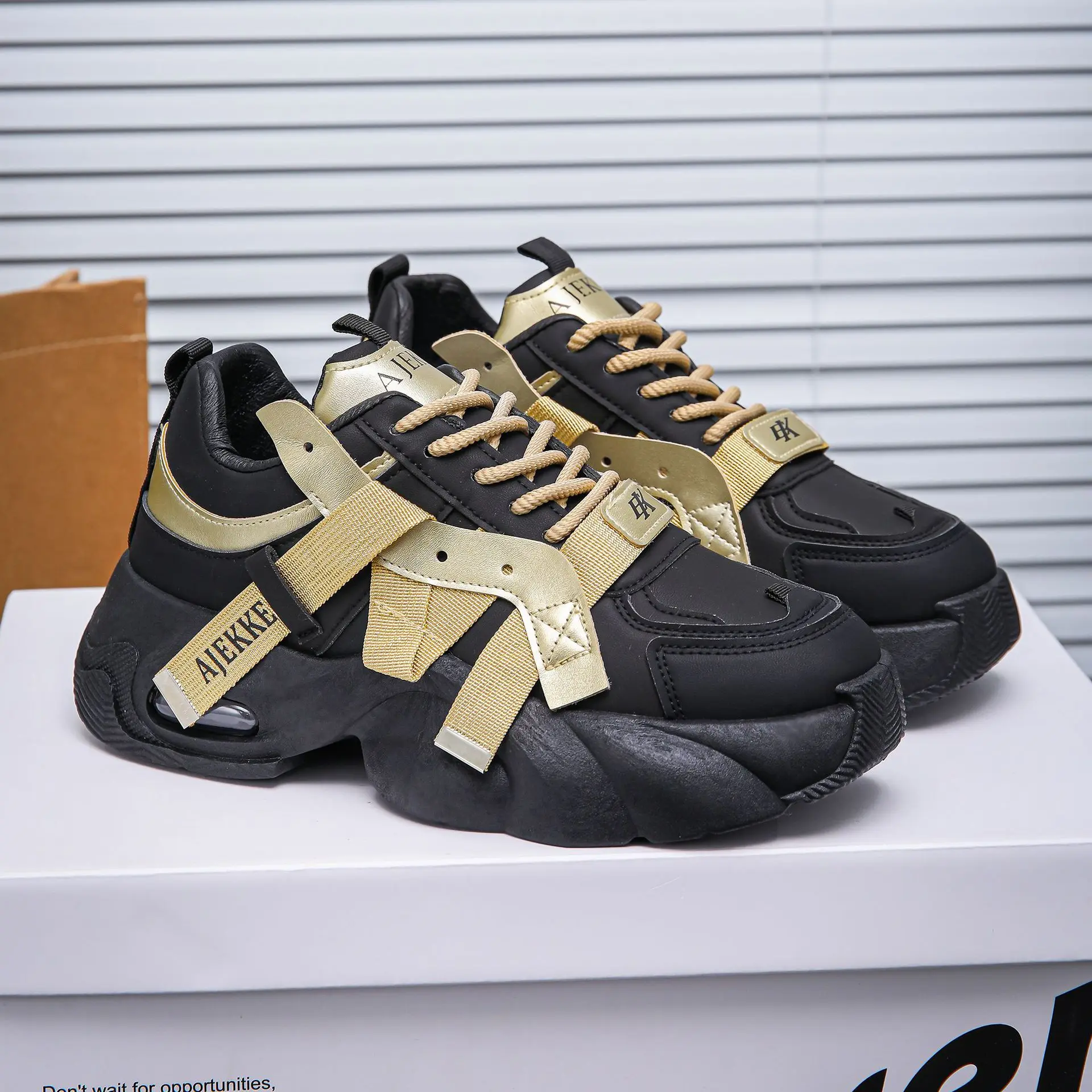 2025 New Classic Men's Sneakers Fashion Versatile Shopping Casual Shoes Youth Thick soled Height Increasing Sports Running Shoes
2025 New Classic Men's Sneakers Fashion Versatile Shopping Casual Shoes Youth Thick soled Height Increasing Sports Running Shoes