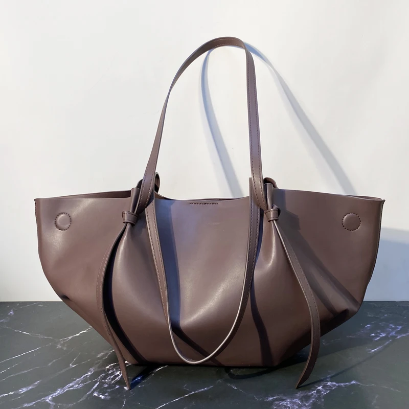 Casual Tote Bag For Women Luxury Designer Handbag Purse 2026 New In PU Button With Inner Pocket Large Capacity Underarm Shoulder
Casual Tote Bag For Women Luxury Designer Handbag Purse 2026 New In PU Button With Inner Pocket Large Capacity Underarm Shoulder