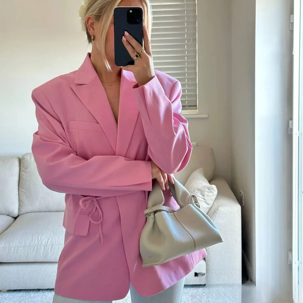 KONDALA женский элегантный розовый пиджак оверсайз на шнуровке, свободный пиджак, новинка 2025, весенне-осенний модный уличный праздничный пиджак 
KONDALA женский элегантный розовый пиджак оверсайз на шнуровке, свободный пиджак, новинка 2025, весенне-осенний модный уличный праздничный пиджак