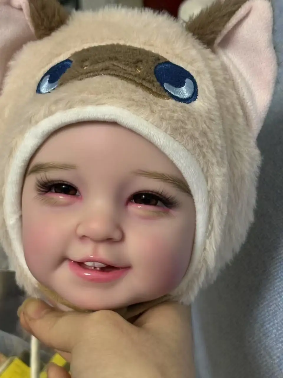 FBBD Customized Limited Supply Reborn Baby 2Teeth Smiling Boy Without Hair Painted Kit DIY Part With Cloth Body Christmas Gift
FBBD Customized Limited Supply Reborn Baby 2Teeth Smiling Boy Without Hair Painted Kit DIY Part With Cloth Body Christmas Gift