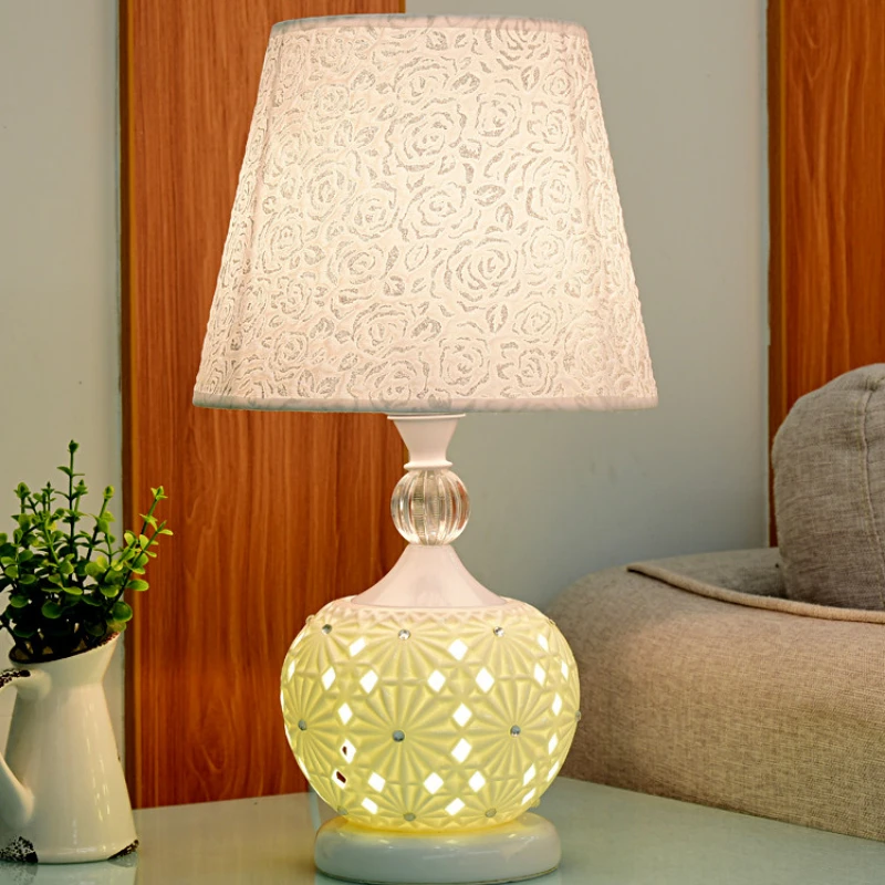 Table lamp bedroom bedside lamp modern creative home study ceramic remote control decorative lamp
Table lamp bedroom bedside lamp modern creative home study ceramic remote control decorative lamp