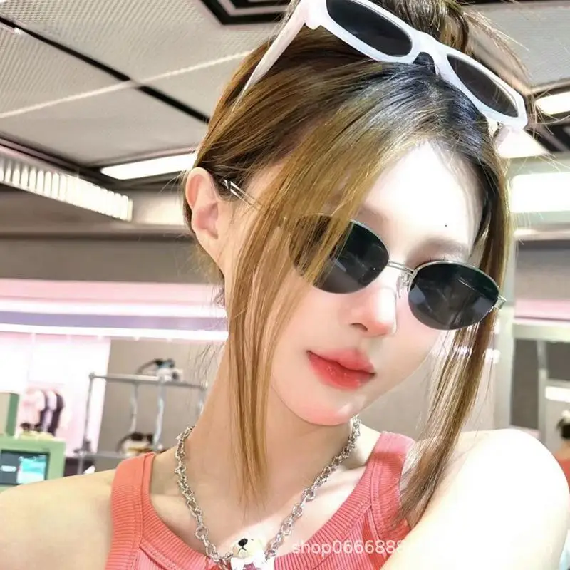 2025 new personality luxury UV-proof oval sunglasses ins sunshade glare titanium myopia driving glasses for men and women
2025 new personality luxury UV-proof oval sunglasses ins sunshade glare titanium myopia driving glasses for men and women