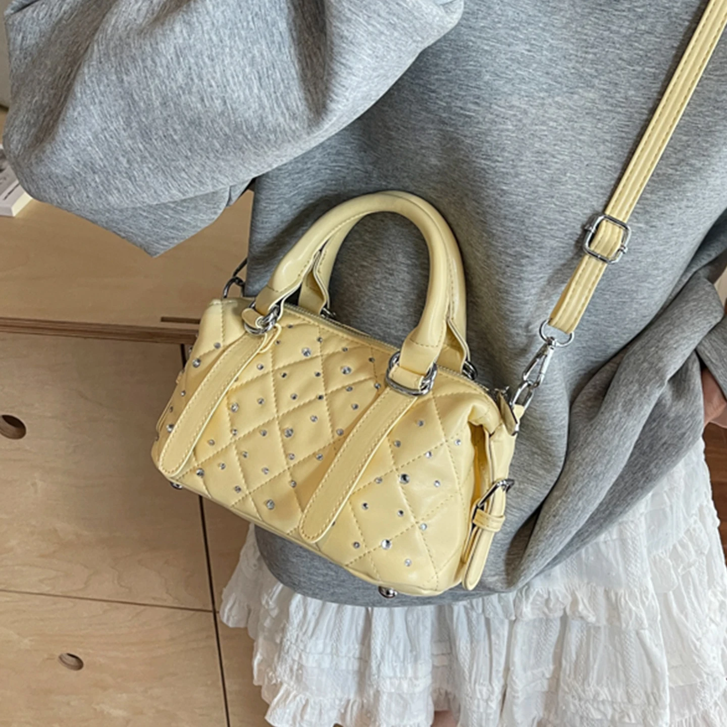 Shiny Diamonds Handbag Solid Pu Leather Plaid Print Pillow Bags Large Capacity Female Leisure Commute Crossbody Shoulder Pack
Shiny Diamonds Handbag Solid Pu Leather Plaid Print Pillow Bags Large Capacity Female Leisure Commute Crossbody Shoulder Pack