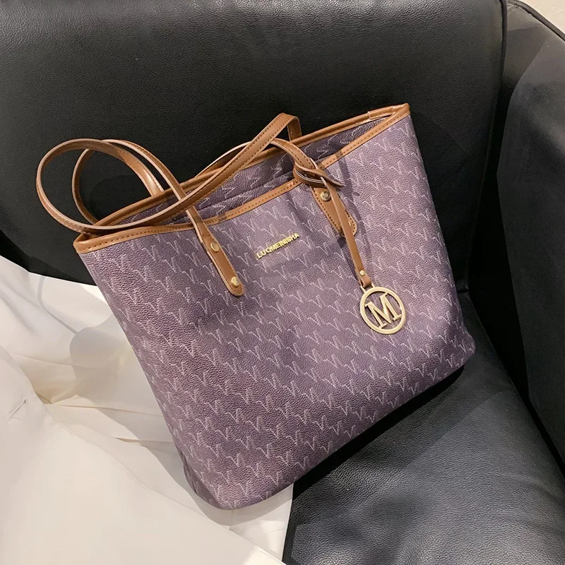 New! Large Capacity Shoulder Tote Bag for Women Trendy Fashion Versatile Niche High-end Handbag | Stylish Commuter Crossbody Bag
New! Large Capacity Shoulder Tote Bag for Women Trendy Fashion Versatile Niche High-end Handbag | Stylish Commuter Crossbody Bag