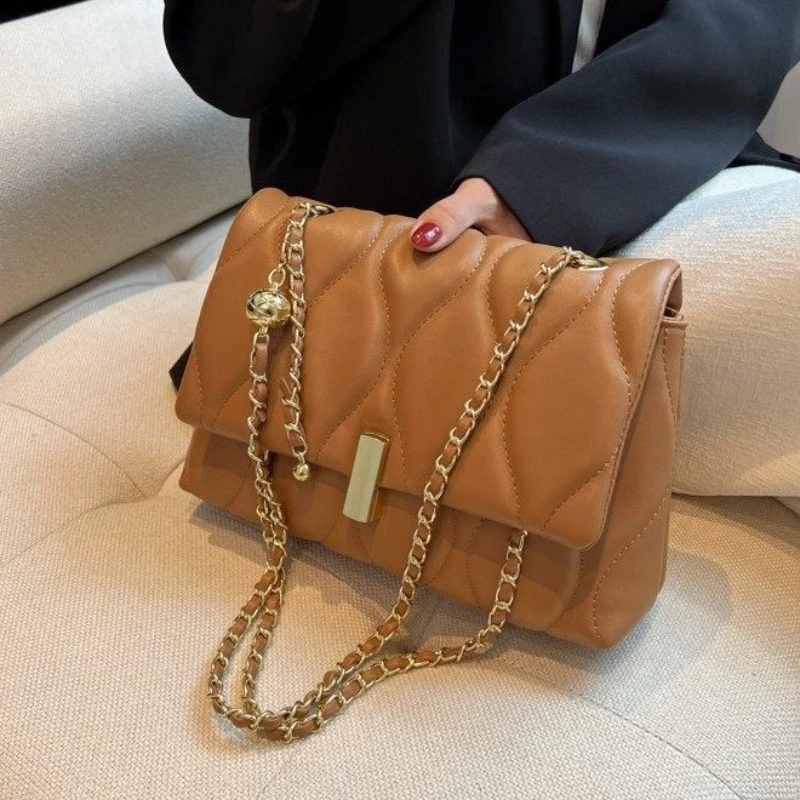 2025 New Niche Design Chain Bag Bag Women's Fashionable Versatile Crossbody Bag High-quality One-shoulder Small Square Bags Tide
2025 New Niche Design Chain Bag Bag Women's Fashionable Versatile Crossbody Bag High-quality One-shoulder Small Square Bags Tide