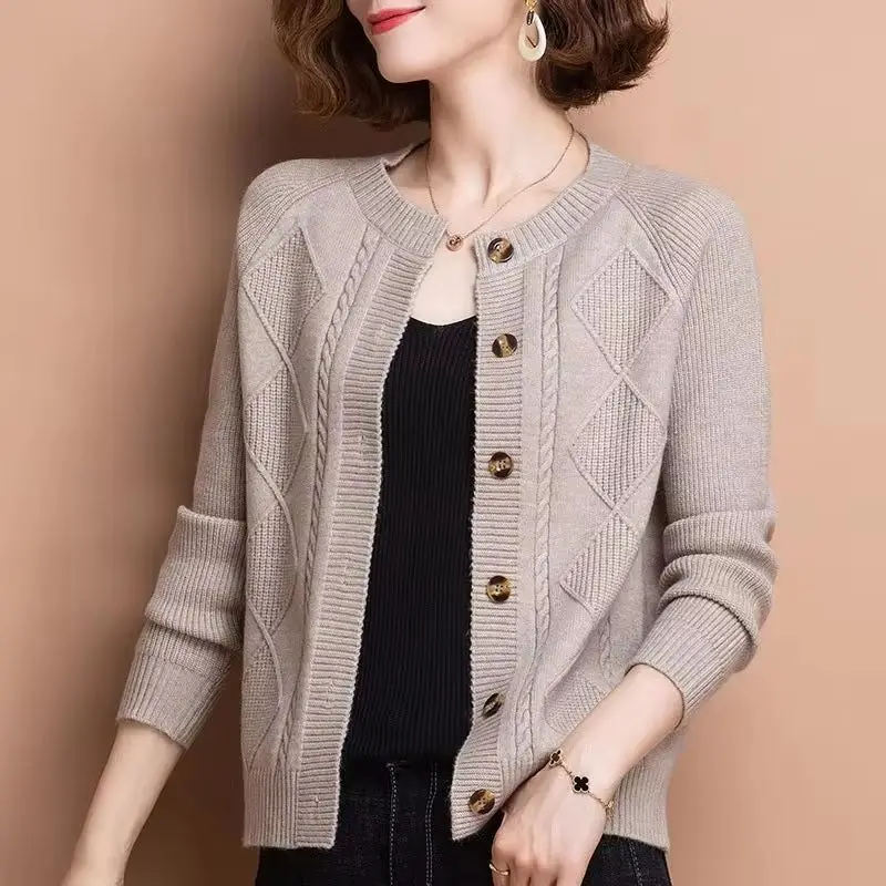 Knitted Cardigan Sweater Jacket Women 2025 Autumn Fashion Long Sleeve Elegant Coat Female Loose Casual Ladies Knitwear Tops
Knitted Cardigan Sweater Jacket Women 2025 Autumn Fashion Long Sleeve Elegant Coat Female Loose Casual Ladies Knitwear Tops