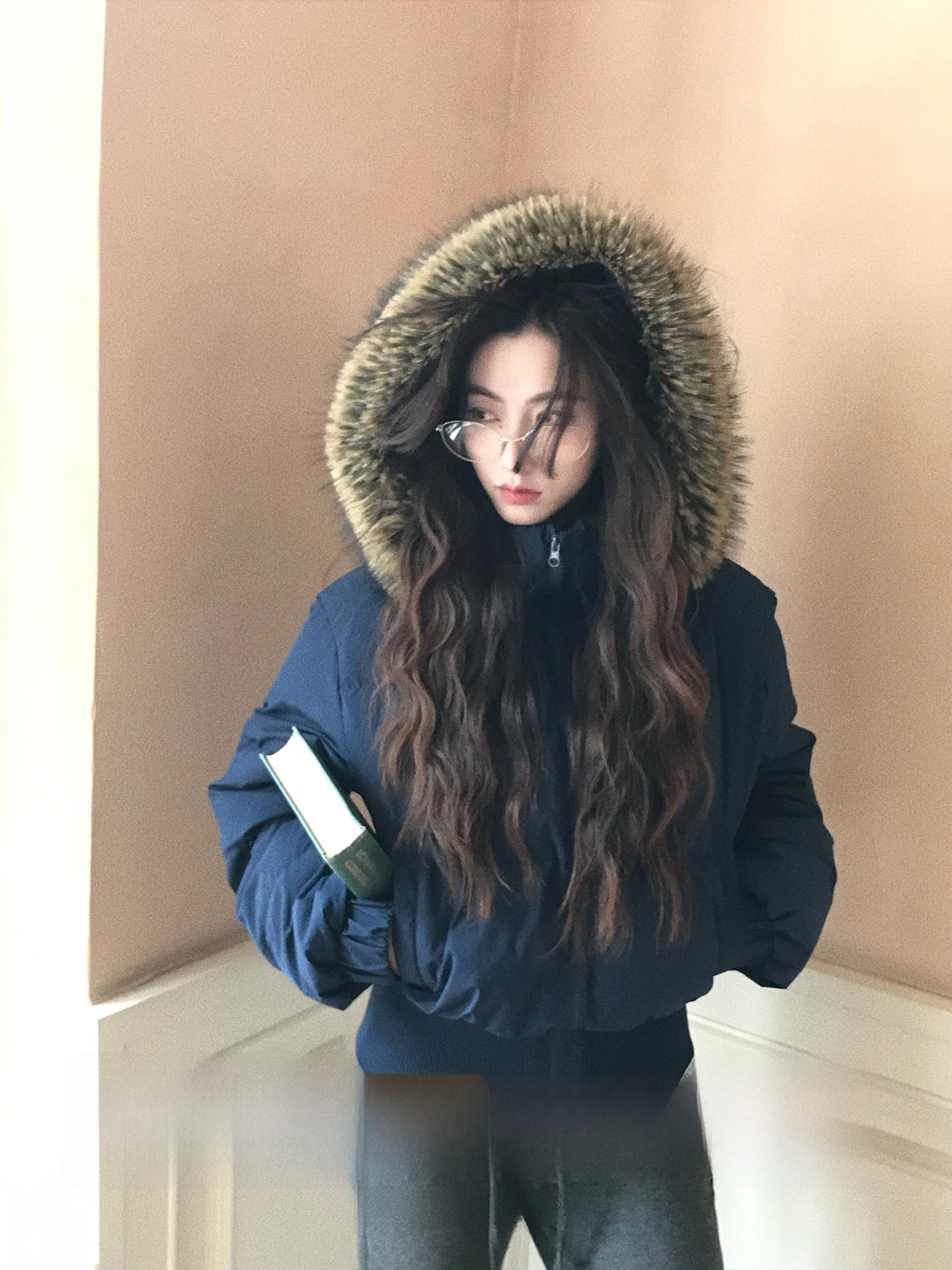 Пуховик-парка Kendall Jenner Diary с высокой талией, утепленный, с большим меховым воротником, женское пальто, теплое пальто с объемными рукавами
Пуховик-парка Kendall Jenner Diary с высокой талией, утепленный, с большим меховым воротником, женское пальто, теплое пальто с объемными рукавами