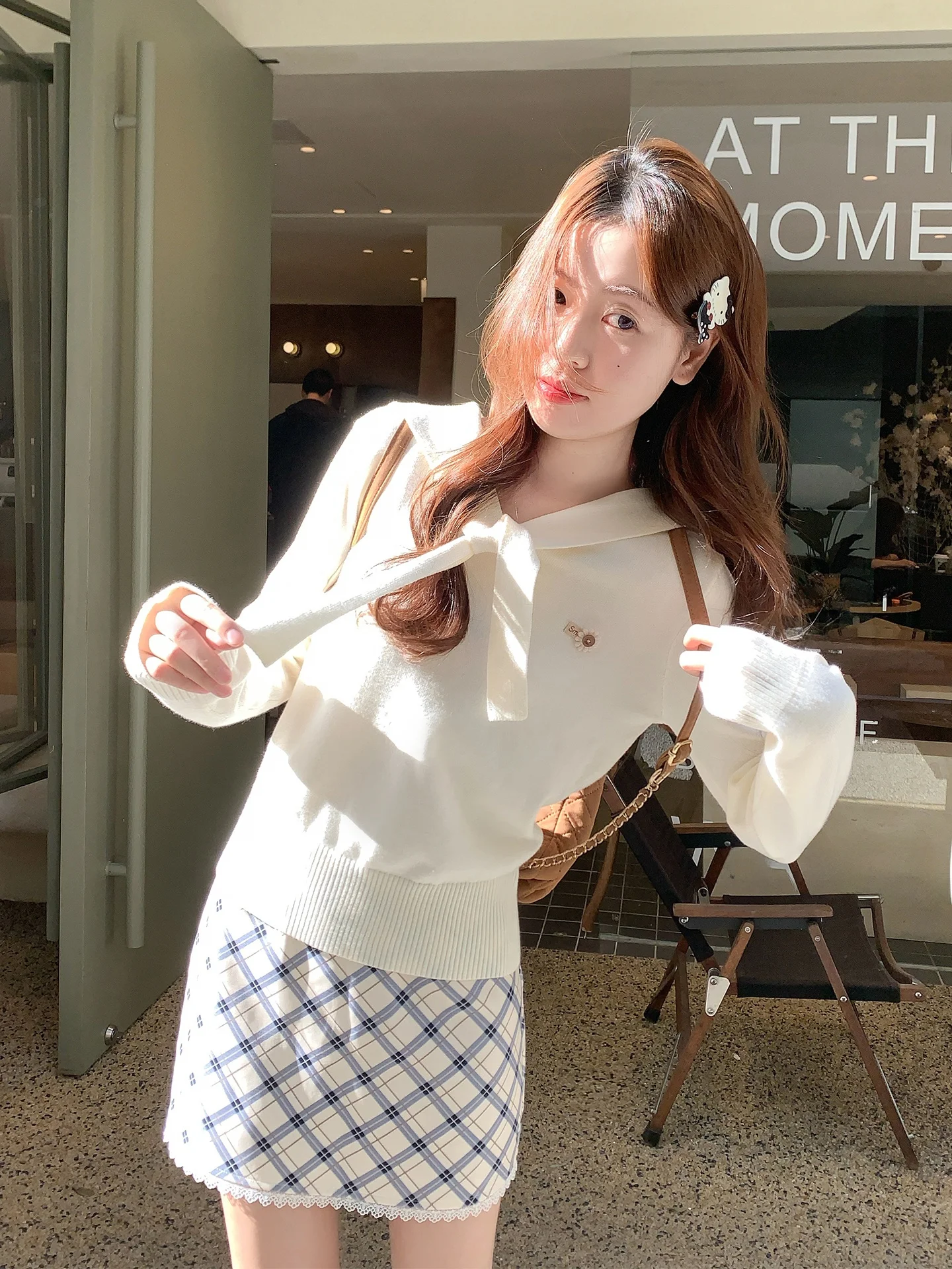 Zeng Xiao Salt Korean Sle V-Ne Knitted Sweater with awl Women's Slim Fit Autumn Winter Faion Casual Long Sve Top
Zeng Xiao Salt Korean Sle V-Ne Knitted Sweater with awl Women's Slim Fit Autumn Winter Faion Casual Long Sve Top