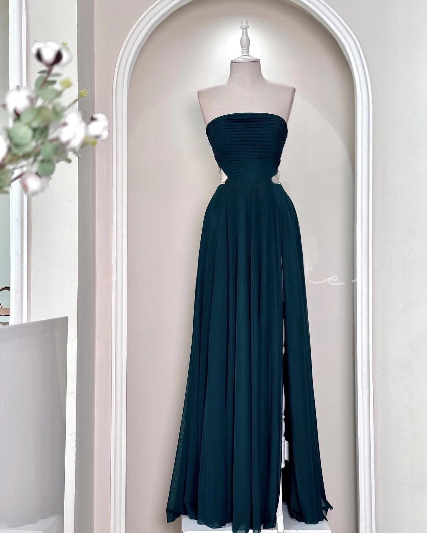 CustomizedCustomized High Quality Tulle A-Line Sequined Evening Dresses Strapless Sleeveless Panel Train Special Occasion Gowns
CustomizedCustomized High Quality Tulle A-Line Sequined Evening Dresses Strapless Sleeveless Panel Train Special Occasion Gowns