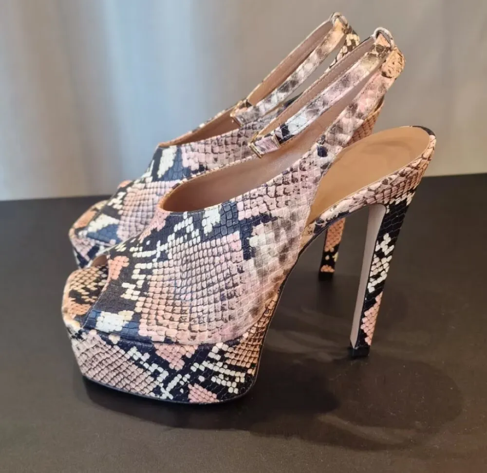 Elegant Lady Leather Peep-Toe Platform Heels Square Toe Contrast Design Adjustable Ankle Strap High Stiletto Heel Runway Style
Elegant Lady Leather Peep-Toe Platform Heels Square Toe Contrast Design Adjustable Ankle Strap High Stiletto Heel Runway Style