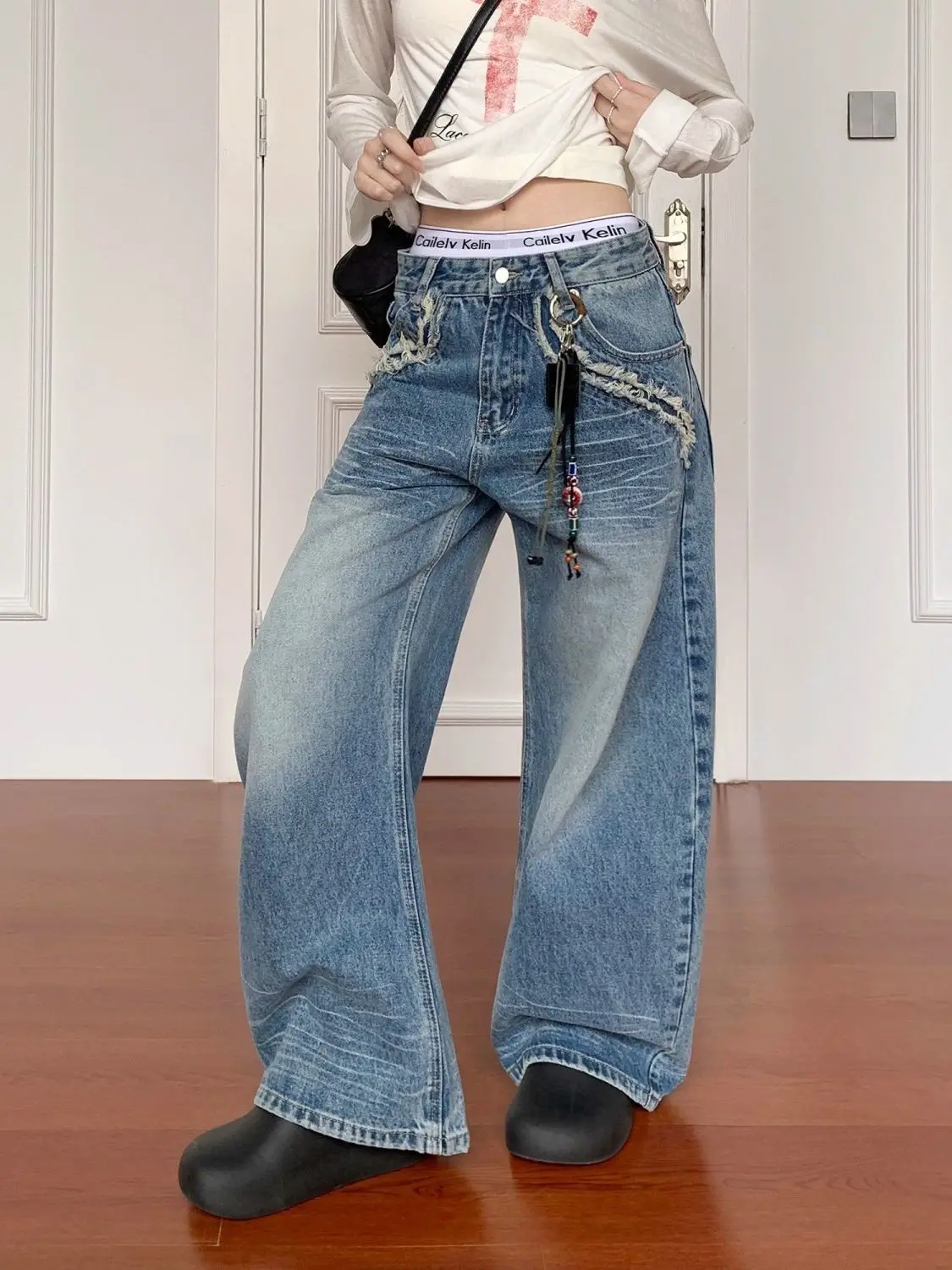 Женские джинсы с высокой талией в стиле ретро, уличная одежда с широкими штанинами, винтажные брюки для девочек, женские повседневные джинсовые брюки
Женские джинсы с высокой талией в стиле ретро, уличная одежда с широкими штанинами, винтажные брюки для девочек, женские повседневные джинсовые брюки