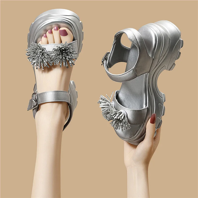 Women Sandals Exquisite Metal Decoration Platform Sandals for Woman Fashion Vacation Casual Shoes Designer Shoes Sandalias Mujer
Women Sandals Exquisite Metal Decoration Platform Sandals for Woman Fashion Vacation Casual Shoes Designer Shoes Sandalias Mujer