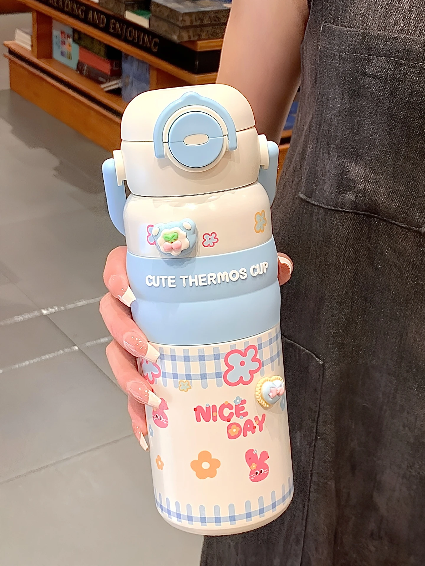 Портативная термобутылка большой емкости из нержавеющей стали, милый подарок для девочек, студенток, для школы и путешествий
Портативная термобутылка большой емкости из нержавеющей стали, милый подарок для девочек, студенток, для школы и путешествий