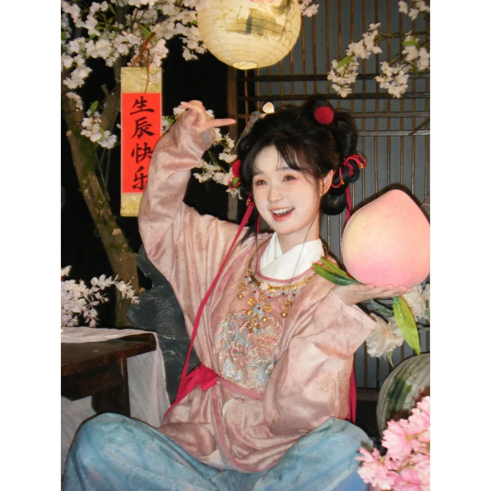 Han element daily suit women, Tang-made pink embroidered round neck robe, blue bloomers, national style small man
Han element daily suit women, Tang-made pink embroidered round neck robe, blue bloomers, national style small man