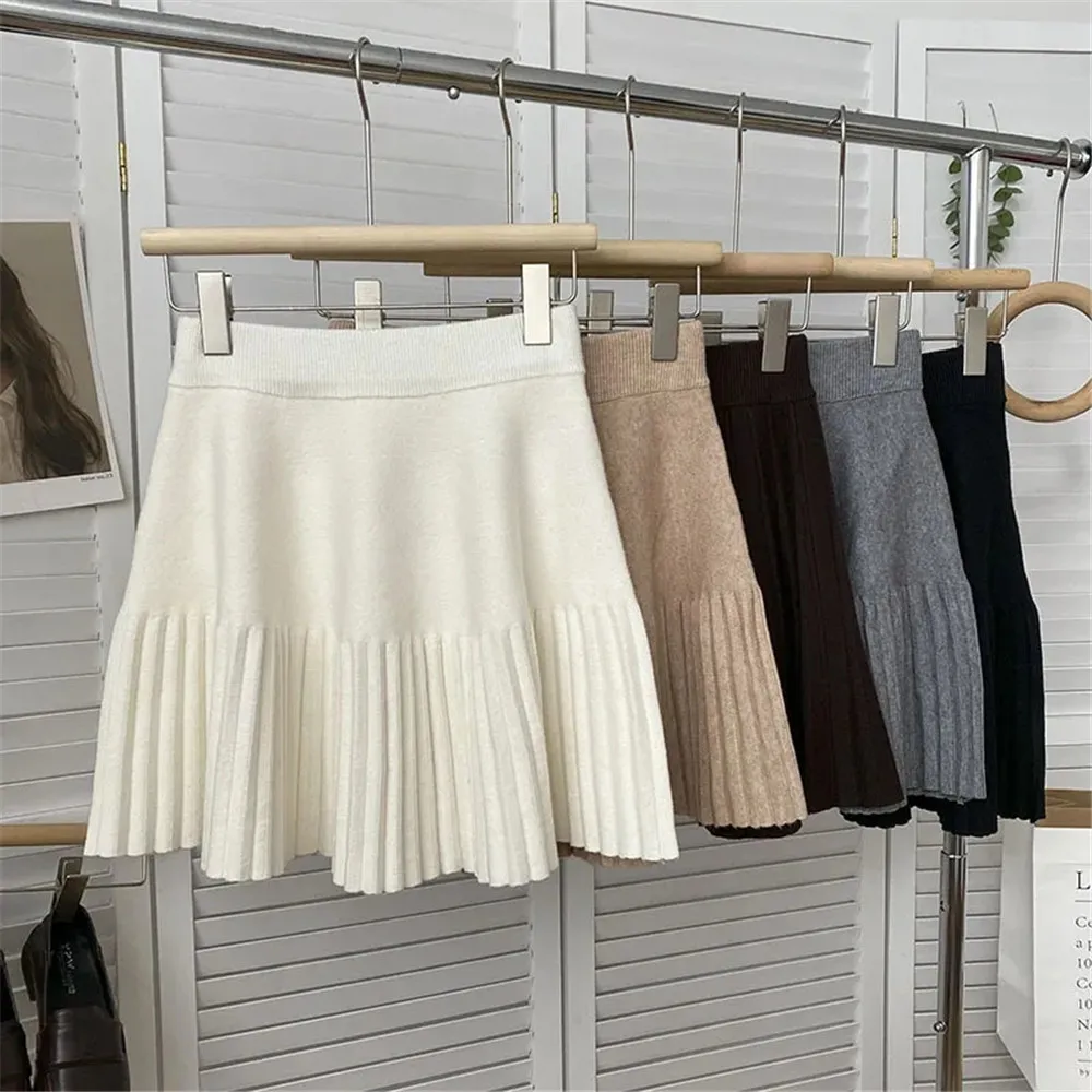 Autumn Winter Sweet Knitted Mini Skirt Women Casual Pleated Kawaii Sweater Female Solid Korean High Waist Princess Retro Skirt
Autumn Winter Sweet Knitted Mini Skirt Women Casual Pleated Kawaii Sweater Female Solid Korean High Waist Princess Retro Skirt