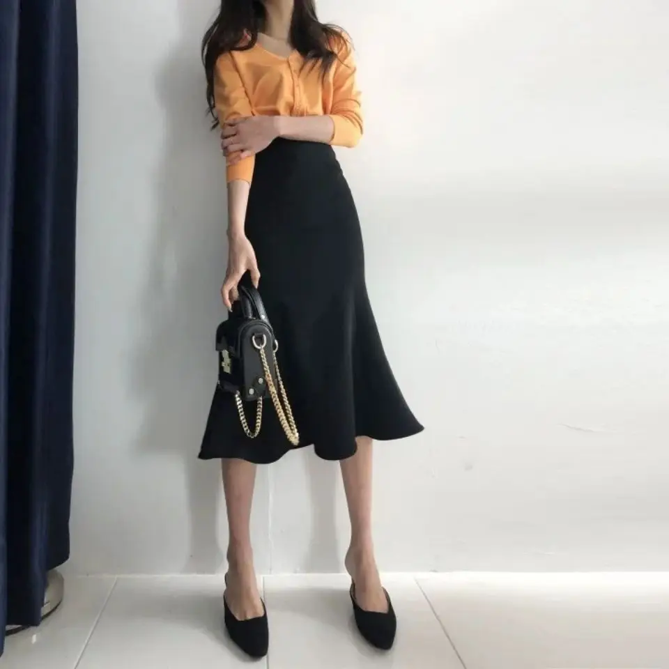 2021 Spring Summer Women Fashion Office Lady Ruffles Skirt Solid Color High Waist Fishtail Flouncing Knee Length Skirts M127
2021 Spring Summer Women Fashion Office Lady Ruffles Skirt Solid Color High Waist Fishtail Flouncing Knee Length Skirts M127