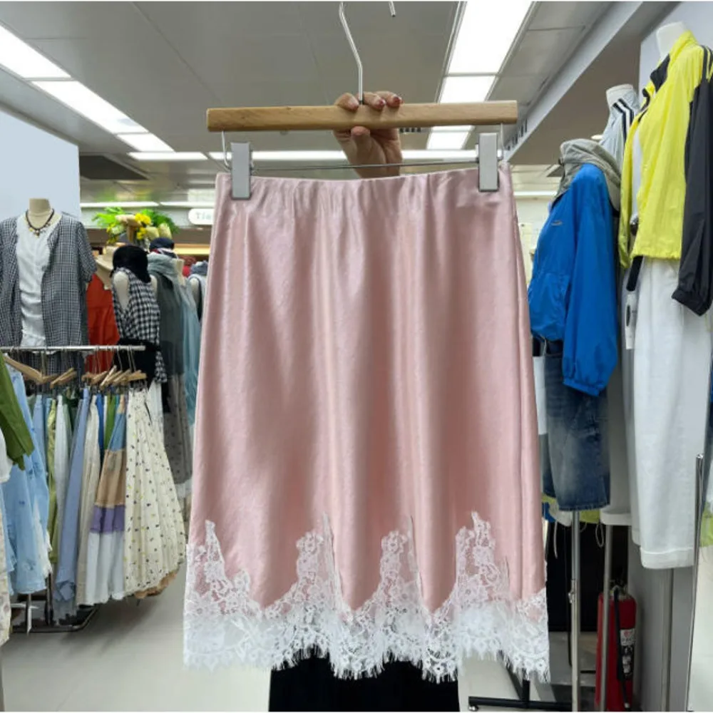 Elegant Satin Lace Patchwork Bodycon Midi Skirts 2026 Spring Summer Women's High Waist Slimming A-line Skirt
Elegant Satin Lace Patchwork Bodycon Midi Skirts 2026 Spring Summer Women's High Waist Slimming A-line Skirt