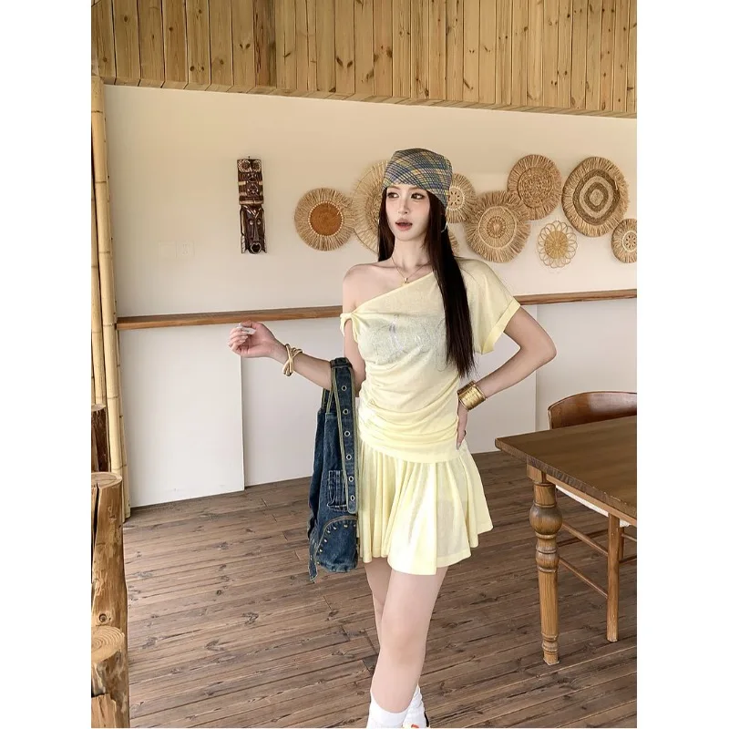 Trendy Two-Piece Set Women's Summer Thin Short-Sleeve T-Shirt Top And Umbrella Skirt Half-Length Diamond-Heated Casual Fashion
Trendy Two-Piece Set Women's Summer Thin Short-Sleeve T-Shirt Top And Umbrella Skirt Half-Length Diamond-Heated Casual Fashion