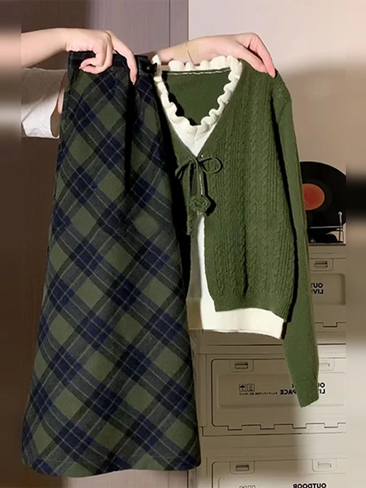 Green Knitted Sweater And Plaid Skirt Women's Spring Autumn Fashion Set Long Sleeve V Neck Two Piece Ensemble
Green Knitted Sweater And Plaid Skirt Women's Spring Autumn Fashion Set Long Sleeve V Neck Two Piece Ensemble
