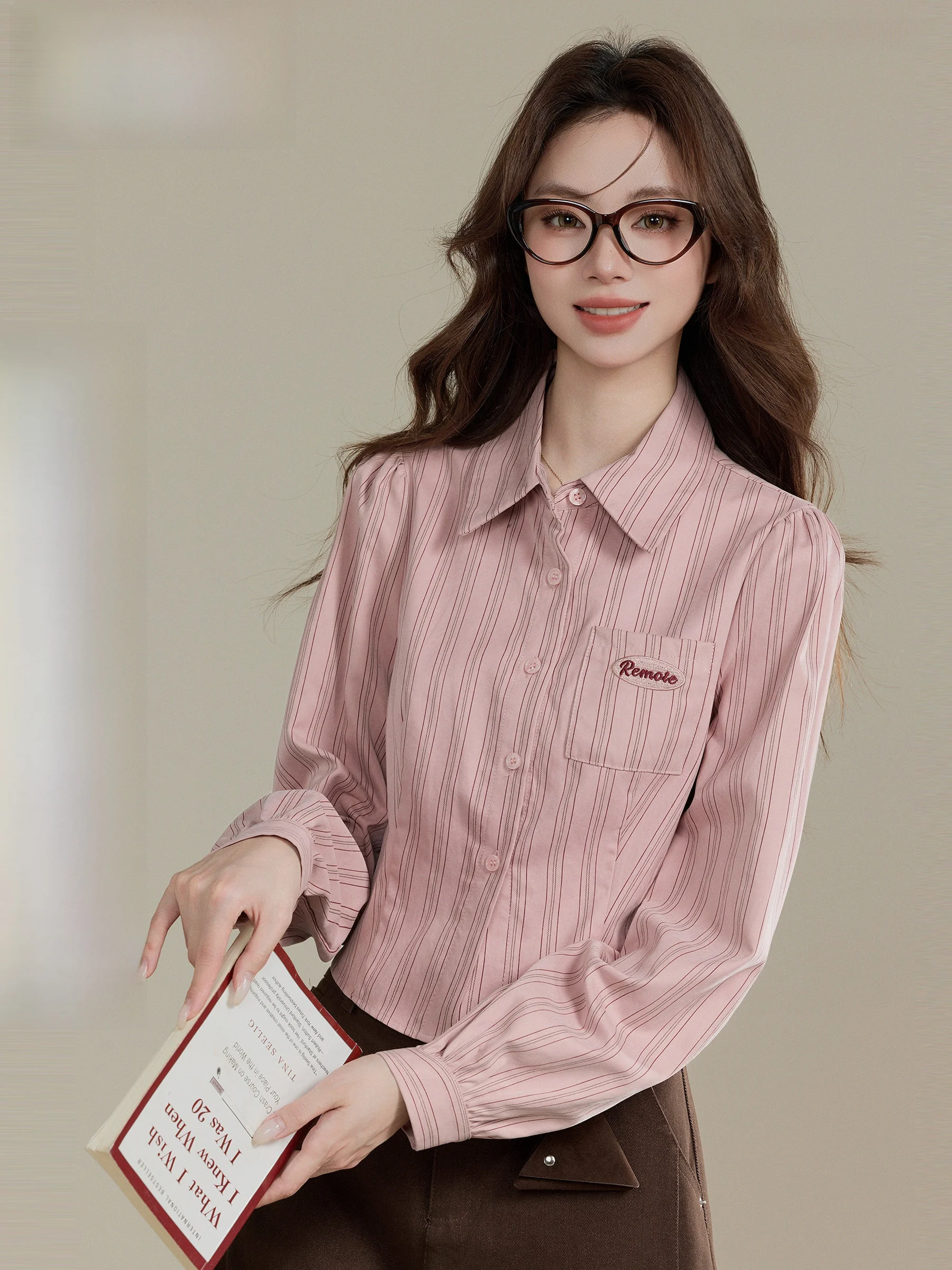 Женская полосатая рубашка с длинным рукавом в стиле преппи, в университетском стиле, маленького размера, осенне-зимняя, с дизайнерским акцентом, устойчивая к деформации.
Женская полосатая рубашка с длинным рукавом в стиле преппи, в университетском стиле, маленького размера, осенне-зимняя, с дизайнерским акцентом, устойчивая к деформации.