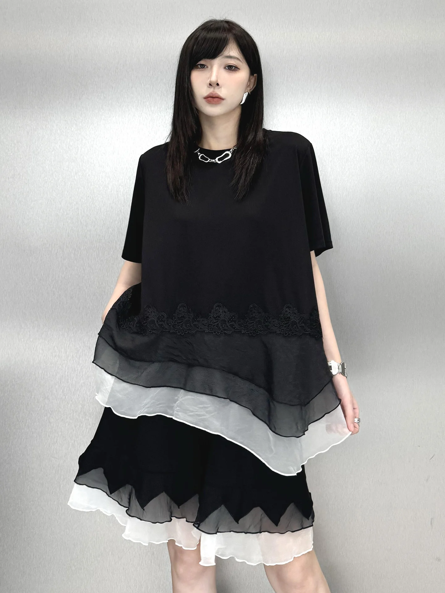 Elegant Fashion Set with Ruffle Hem Wide Leg Shorts Elastic Waist T-Shirt High Waist Shorts Summer Collection Women's Wear
Elegant Fashion Set with Ruffle Hem Wide Leg Shorts Elastic Waist T-Shirt High Waist Shorts Summer Collection Women's Wear