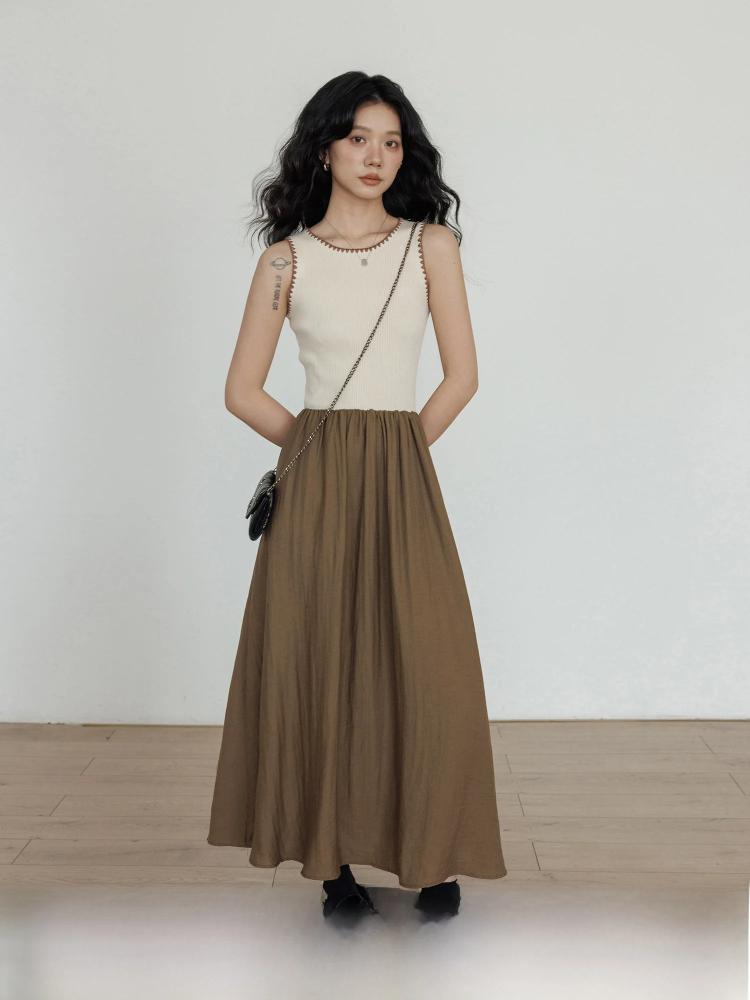 Весенний дизайн: Льняной вязаный жилет и женская облегающая эластичная юбка А-силуэта в стиле ретро, повседневное платье без рукавов
Весенний дизайн: Льняной вязаный жилет и женская облегающая эластичная юбка А-силуэта в стиле ретро, повседневное платье без рукавов