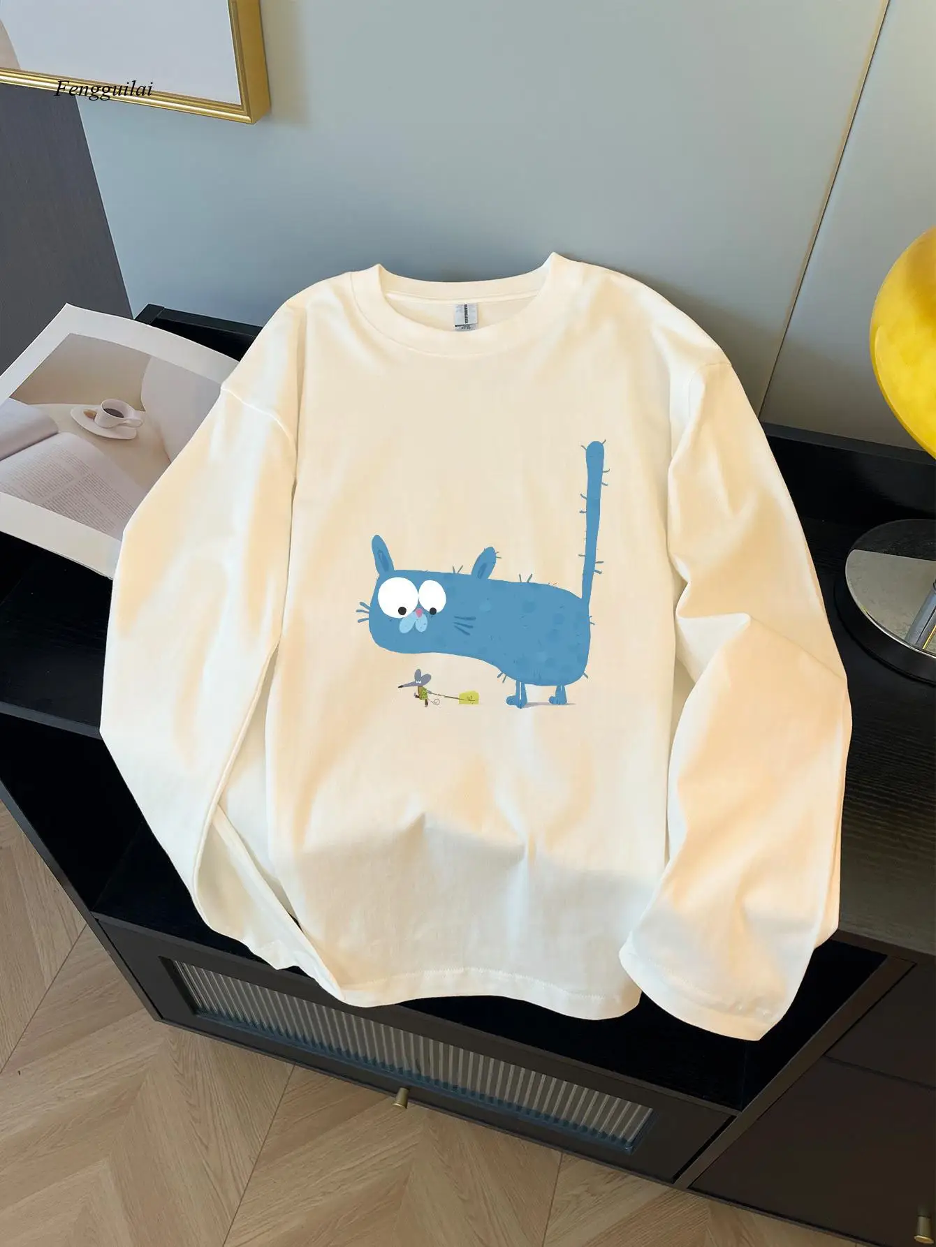 Casual Long Sleeve Crew Neck T-Shirt with Whimsical Blue Cat Print, Soft Cotton, Fall/Winter Fashion, Black Pullover Top
Casual Long Sleeve Crew Neck T-Shirt with Whimsical Blue Cat Print, Soft Cotton, Fall/Winter Fashion, Black Pullover Top